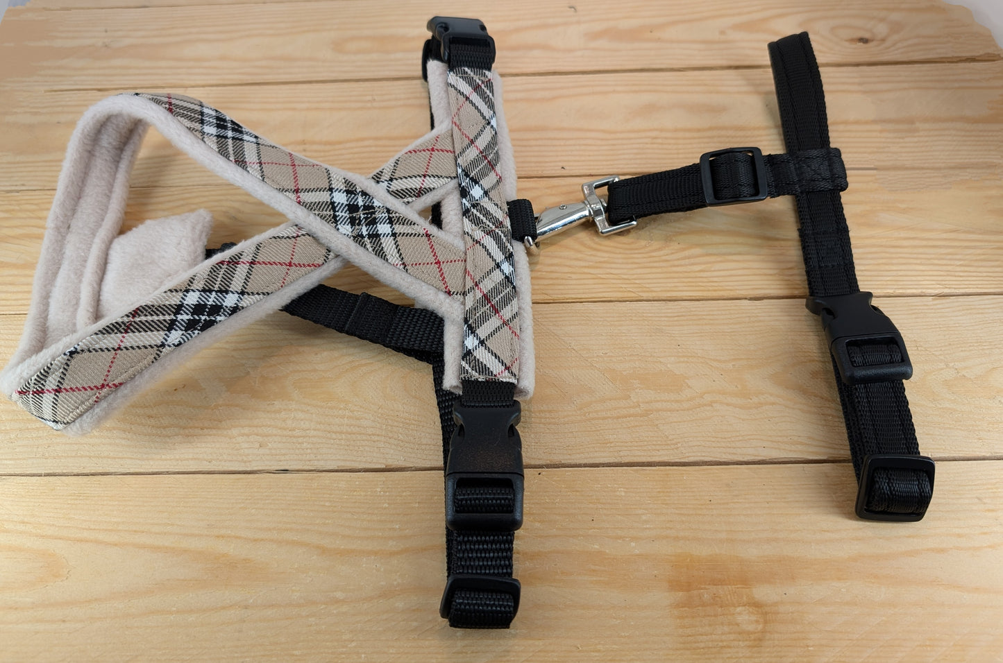 No Escape Harness Attachment clipped to Camel Check Harness