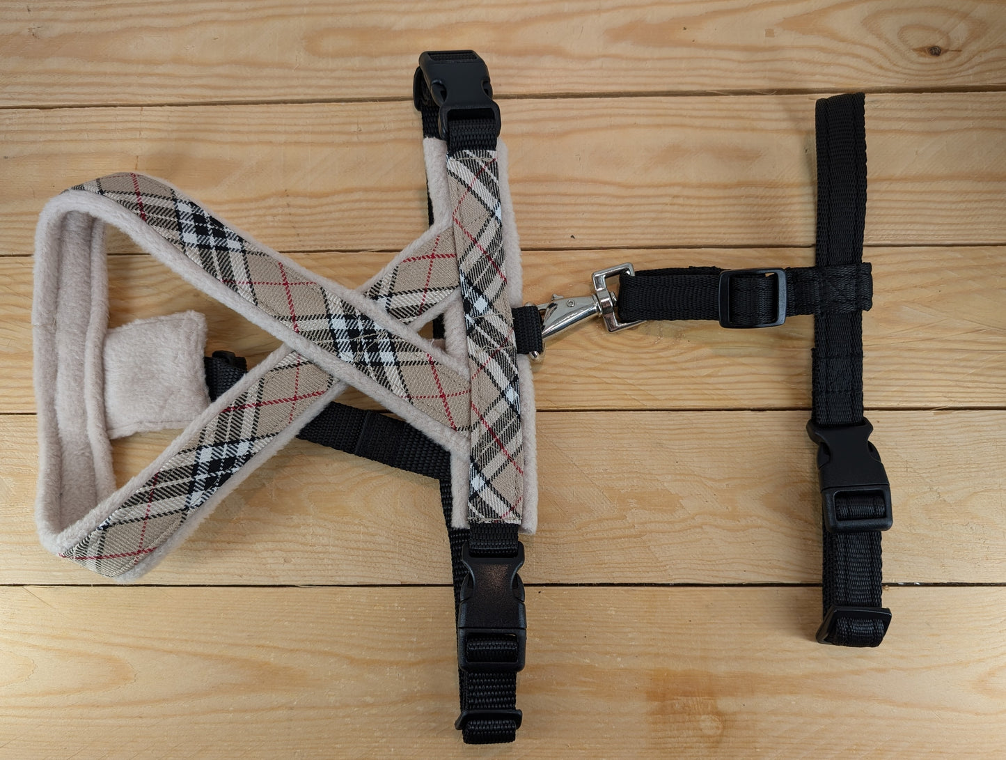 No Escape Harness Attachment clipped to Camel Check Harness Top