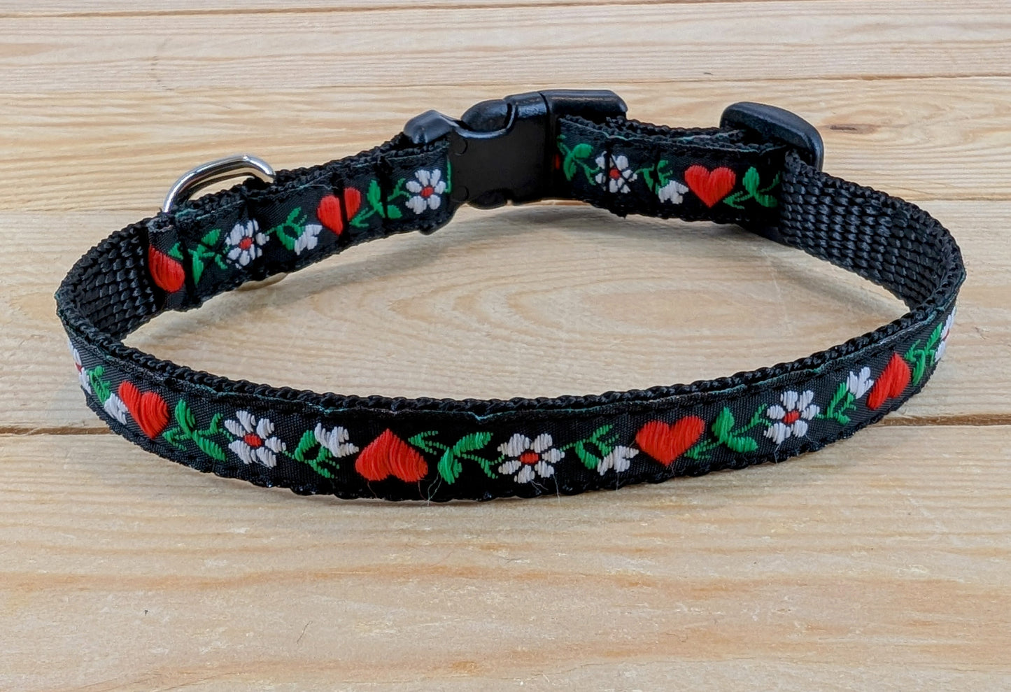 Hearts and Flowers Small Dog/Puppy Collar Front