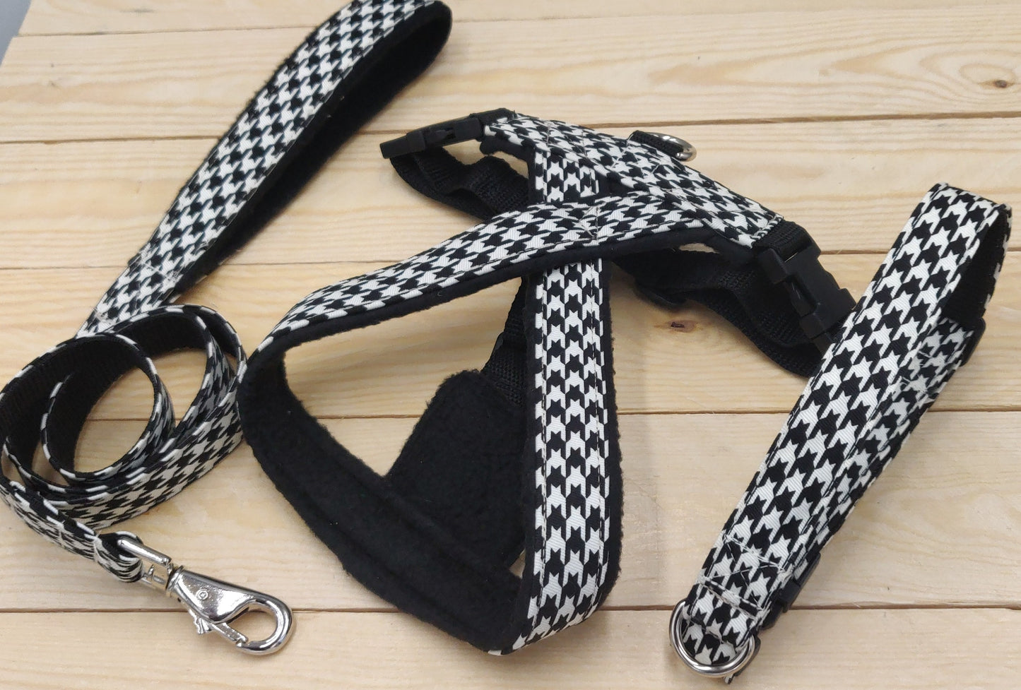 Black & White Houndstooth Check Dog Collar with Matching Dog Harness and Dog Lead Set