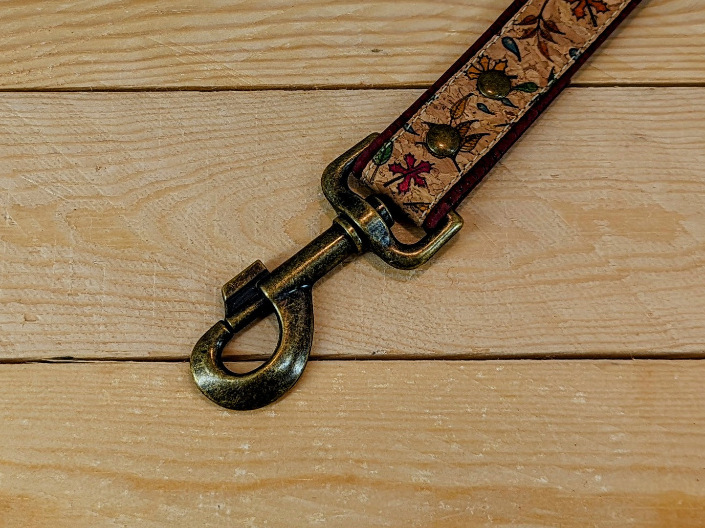 Cork Vegan Leather Leaf Pattern Dog Lead Clip