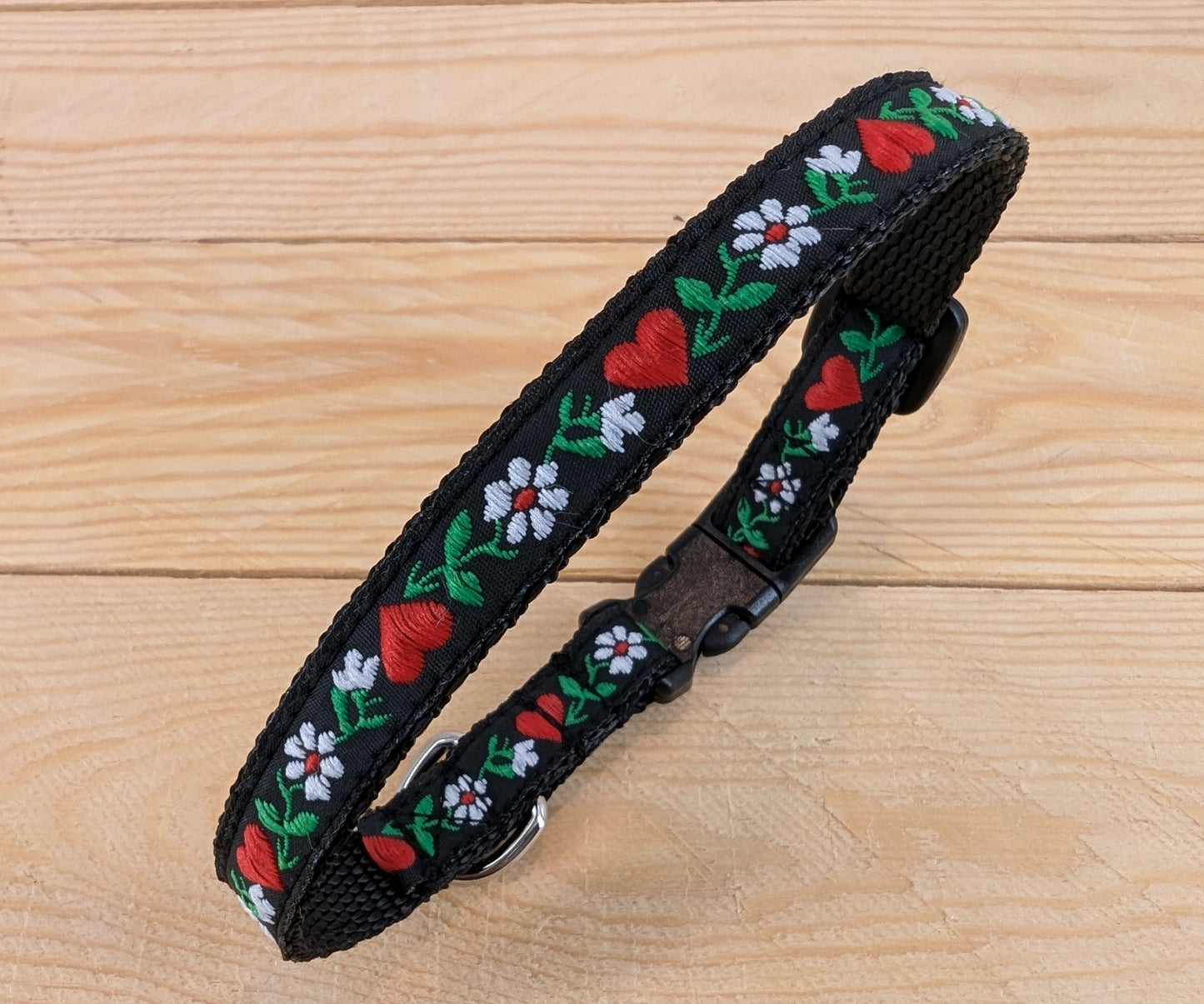 Hearts and Flowers Small Dog/Puppy Collar