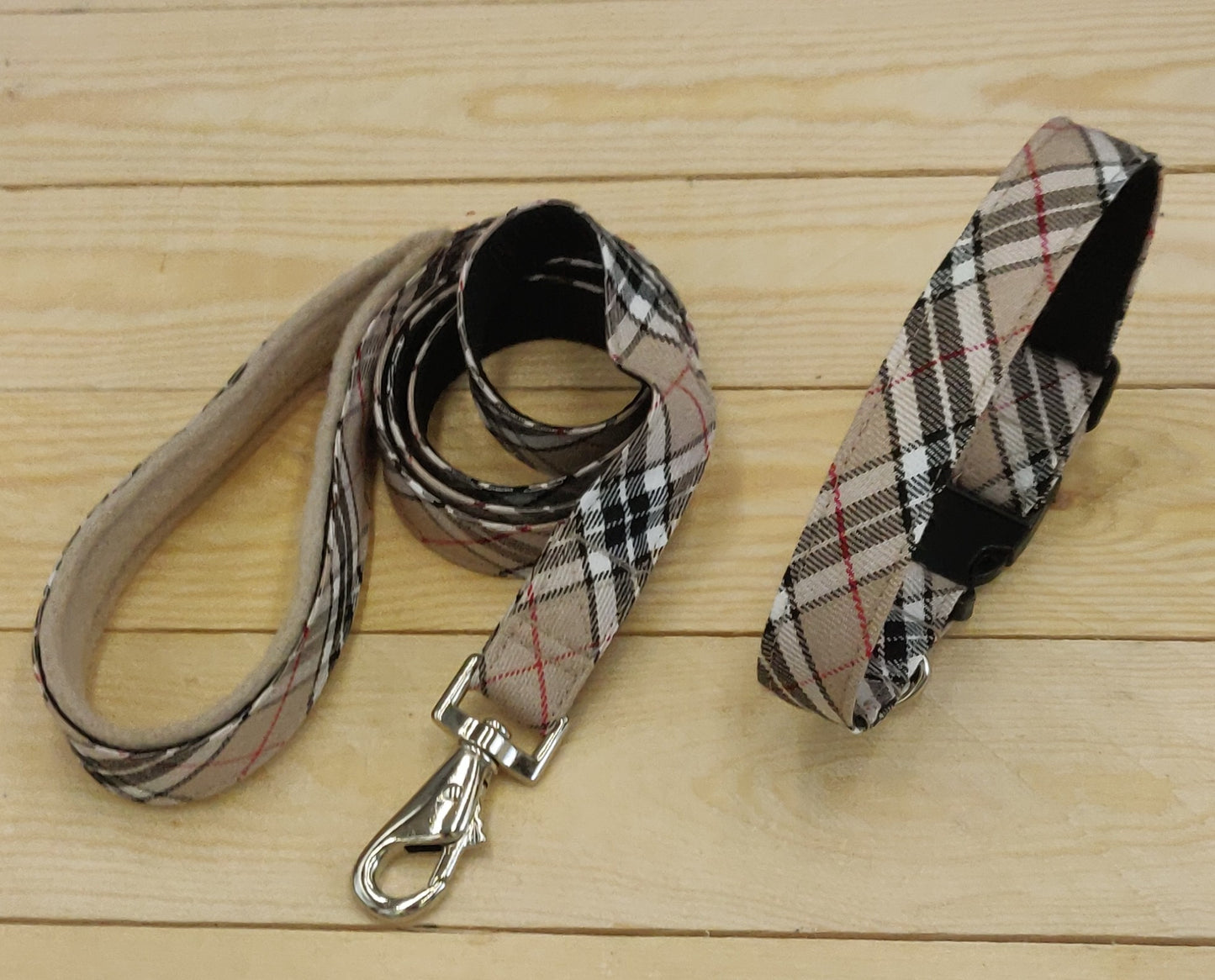 Camel Check Dog Lead and matching Dog Collar